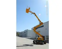 柴油屈(qū)臂式升降平台車(chē)