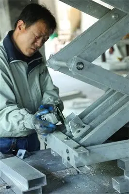 便攜式鋁合(hé)金升降平台