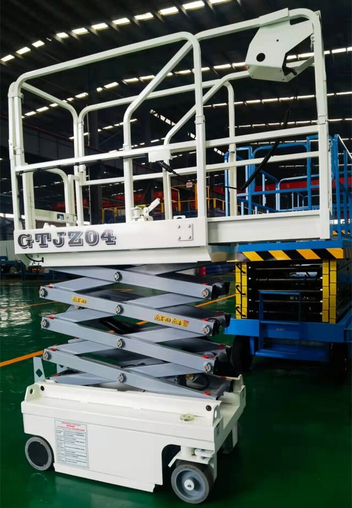 迷(mi)你自行(hang)走剪叉(cha)式升降(jiang)機7